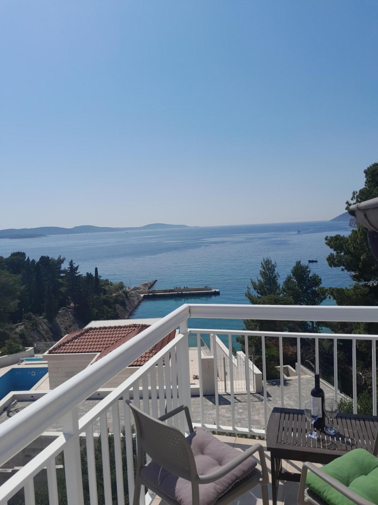 Feelhvar Along Bluelagoon Beach Hvar Town Oda fotoğraf